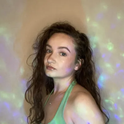 Emma Konnanov Gallery Image - 3